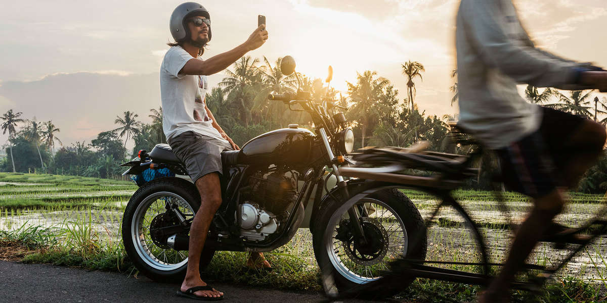 A GUIDE TO VISITING KOH PHANGAN NOT DURING THE FULL MOON: RENT A MOTORBIKE